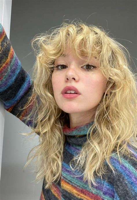 Pin by ava on hair ideas | Medium curly hair styles, Curly hair with ...