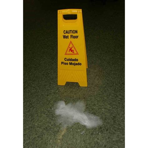 Wet Floor Sign Spanish at Brian Braxton blog