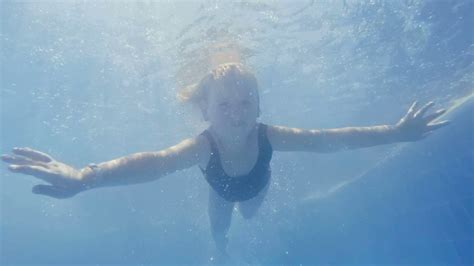 Swimming PRETTY Kids 的图像结果