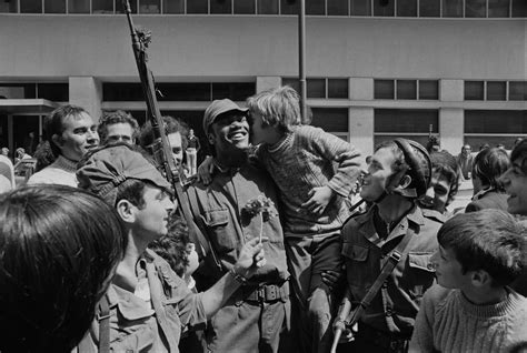 Como era Portugal antes do 25 de Abril de 1974? - SIC Explica-me