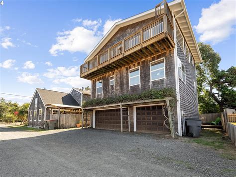 335 14th Ave, Seaside, OR 97138 | Zillow
