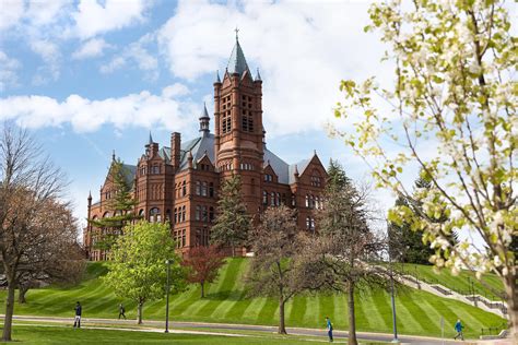 Living On Campus - Syracuse University