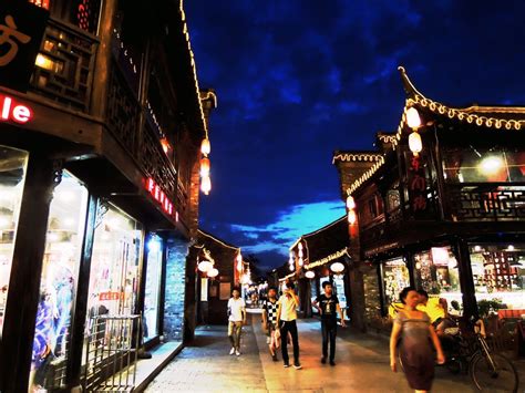 【携程攻略】扬州双东历史街区购物,东关街真的很好玩，吃的也很多，玩的也多，我喜欢吃藕粉圆子 、包子…