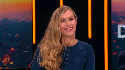 Les relations affectives entre jeunes et IA : quels dangers pour nos ados ? - RTBF Actus