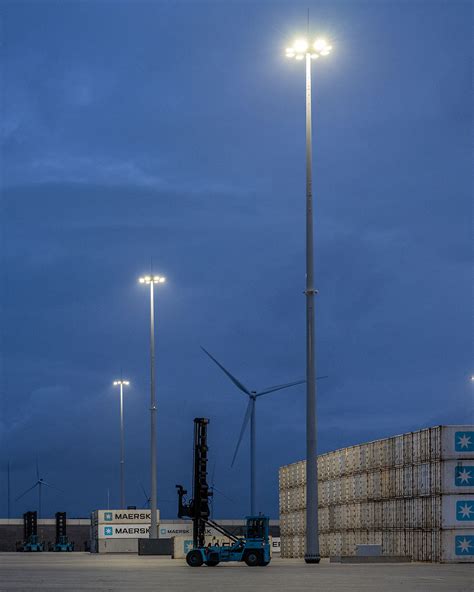 Sustainable lighting for Maasvlakte 2 in Rotterdam Port | Schréder