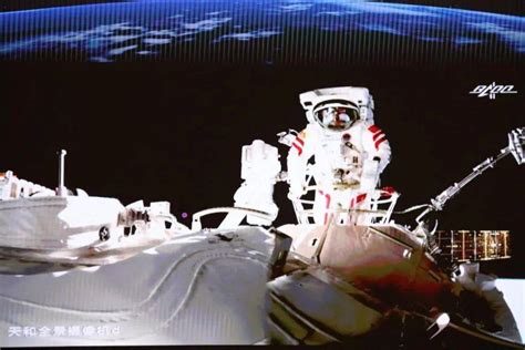 太空宇航员图片素材-正版创意图片400956498-摄图网