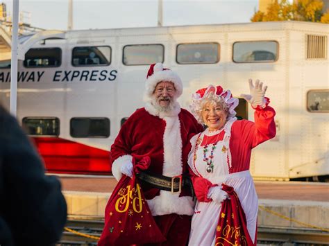 TRE is hosting train rides with Santa to 2023 Dallas holiday parade ...