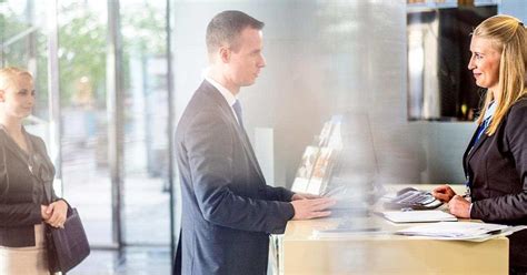 Financial Service 的图像结果