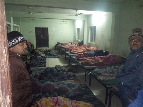Nagda: Homeless brave biting cold as civic body rents out rain basera