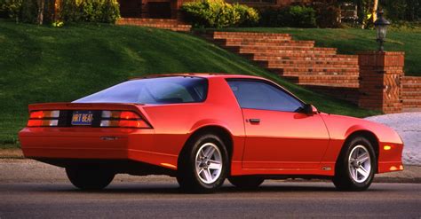 Third-Gen Chevrolet Camaro vs Pontiac Firebird: 3 Reasons Why the Chevy ...