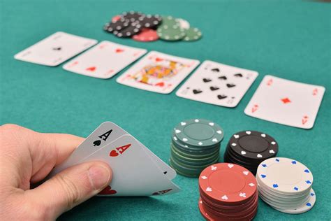 What is the worst hand in Texas hold’em? | Britannica