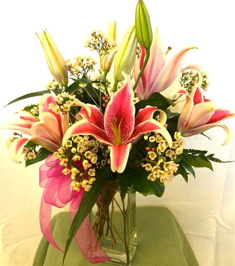 PINK LILY BOUQUET :: Blooms And Things