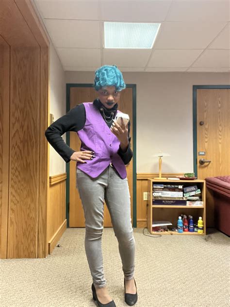 Which of us is at Crown and Scepter, you or me? : r/Dimension20