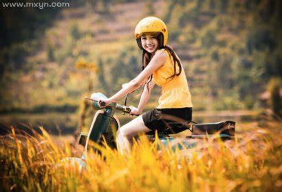 女人梦见自己骑摩托车是什么意思预兆 - 原版周公解梦大全