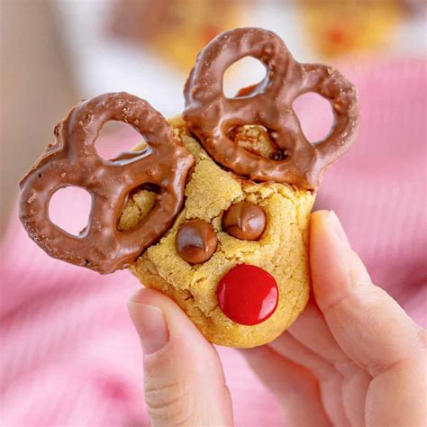 Reindeer Cookies Pretzel Antlers Reindeer Christmas Cookies