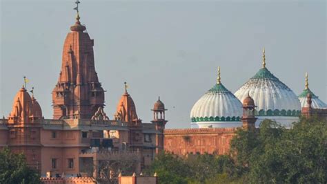 श्रीकृष्ण जन्मभूमि और शाही ईदगाह मामले में हिंदू पक्ष को झटका, मस्जिद ...