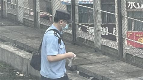 成都铁路局：一名侵入线路男子被动车冲撞 不幸身亡_凤凰网