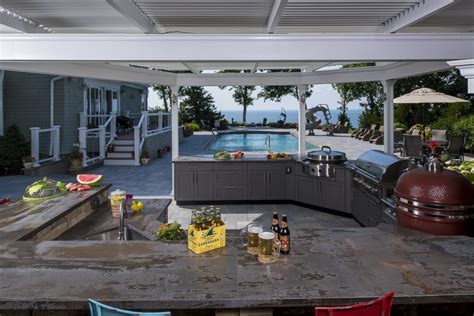 Outdoor Kitchen Pool Area 的图像结果