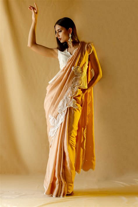 CARNATION SAREE – anerabyav