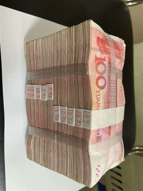 父女俩捡到10万元“现金”，报警后结果有点意外…_凤凰网视频_凤凰网