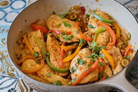 Dominican Pan Seared Chicken (Pollo Guisado) - Belqui's Twist