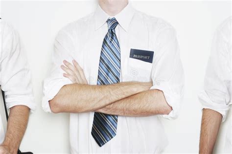 Business Men Walking in Line 的图像结果