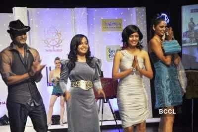 Models walk the ramp to showcase creations during SNDT college fashion ...