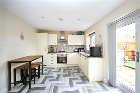 3 bed terraced house for sale in Fielders Close, Wigan, WN3 | Breakey ...