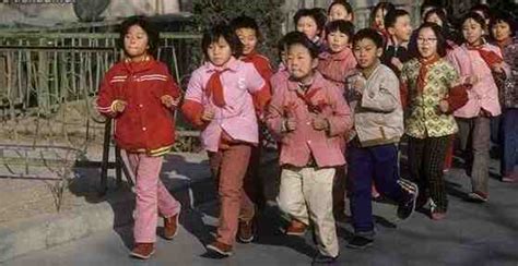 《你好小朋友》：日本摄影师镜头下的80年代中国童年_湃客_澎湃新闻-The Paper
