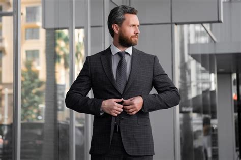 Businessman Standing 的图像结果