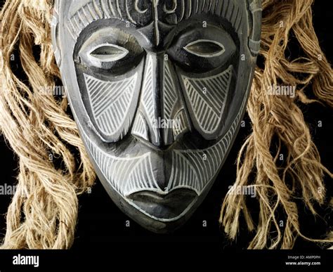 Ethnic traditional African mask. Art and craft Stock Photo - Alamy