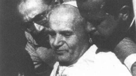 Ali Agca dispara contra Juan Pablo II