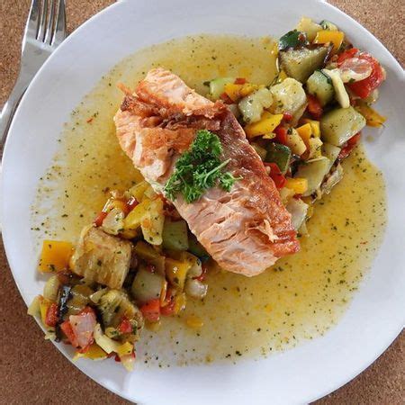 Op vel gebakken zalm met gegrilde groentjes   Be fit be  