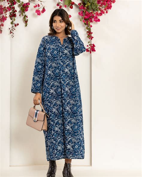 How to stay stylish this season with FEATHERS CLOSET