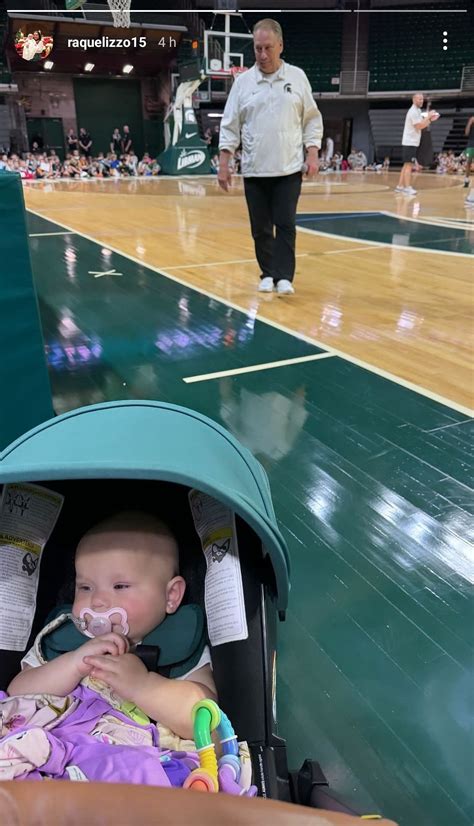 In photos: Michigan State HC Tom Izzo poses with granddaughter at her first basketball camp