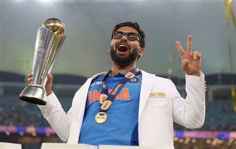 [Watch] Rishabh Pant visits MS Dhoni's house in Ranchi ahead of 1st IND ...