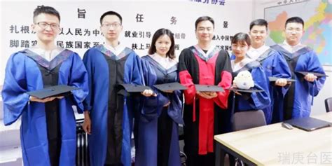 学历“内卷”时代，中国有多少人拥有博士学位？他们都去哪了？_腾讯新闻
