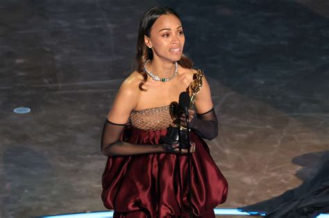 Zoe Saldaña Shouts for Her Mom Through Tears as She Wins First Oscar