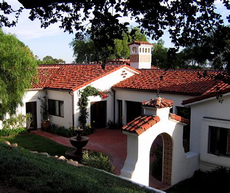 Spanish Colonial Style House With Courtyard