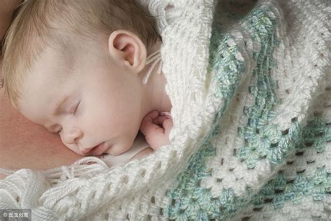 宝宝一天到底睡多久才合适？