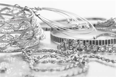 Does White Gold Tarnish? Durability of White Gold Jewelry