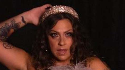 American Pickers star Danielle Colby shows off curves in sexy cut-out ...