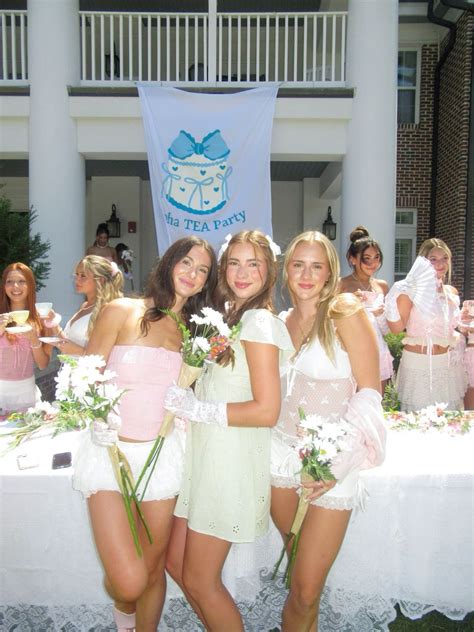 USC theta game day in 2025 | Usc, Gameday outfit, College life