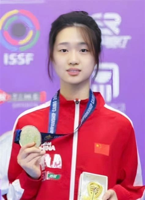 创造历史！台州“宝藏女孩”世锦赛一鸣惊人，为中国队勇夺2金1银！16岁，已破多项纪录！_腾讯新闻