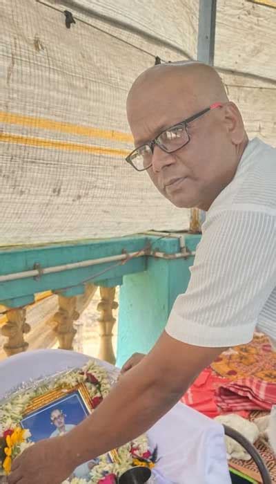 Muslim man goes bald for rituals of dead Hindu uncle in Purbasthali ...