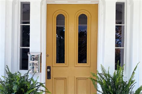 How to Paint a Front Door in 7 Easy Steps – Clare