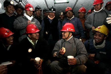 缅甸矿难每人仅获赔2500元 帕敢翡翠矿区矿174人遇难_奇象网