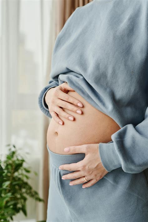 A Dry Belly during Pregnancy Can be Itchy - How to Soothe the Stretch ...