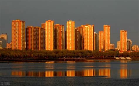 哈尔滨：楼市下调新政，国内率先鼓励房价下降的城市诞生！ - 哔哩哔哩