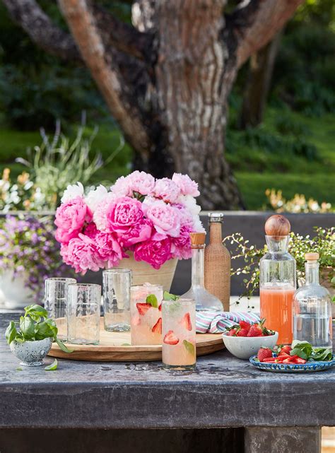 Design Garden Party Centerpieces Decor Inspiration: Floral & Botanical